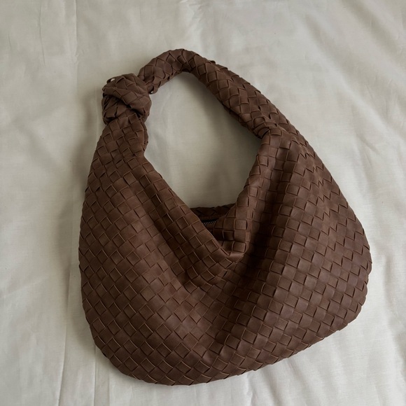 𐙚 Urban Expressions Brown Vegan Woven Hobo Knot Bag - Picture 1 of 3